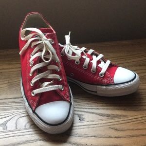 Converse All Stars Sneakers Shoes women’s 8 men 6